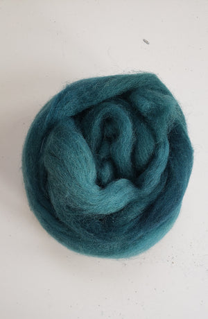 WOOL ROVING - SPRUCE - Hand Dyed - 28gr - B1