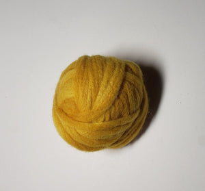 GOLD YELLOW HAND DYED ROVING - Wool 100% Yarn - 5 ply Pencil Roving 31 gr 1.1 oz