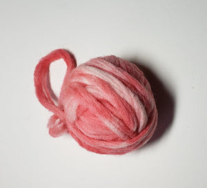PINK HAND DYED ROVING - Wool 100% Yarn - 5 ply Pencil Roving 31 gr 1.1 oz