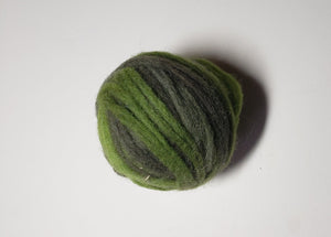 DARK GREEN HAND DYED ROVING - Wool 100% Yarn - 5 ply Pencil Roving 31 gr 1.1 oz
