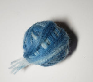 BLUE HAND DYED ROVING - Wool 100% Yarn - 5 ply Pencil Roving 31 gr 1.1 oz