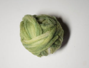 LIGHT GREEN HAND DYED ROVING - Wool 100% Yarn - 5 ply Pencil Roving 31 gr 1.1 oz