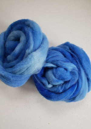 WOOL ROVING - SKY BLUE - Hand Dyed - 25gr - B1