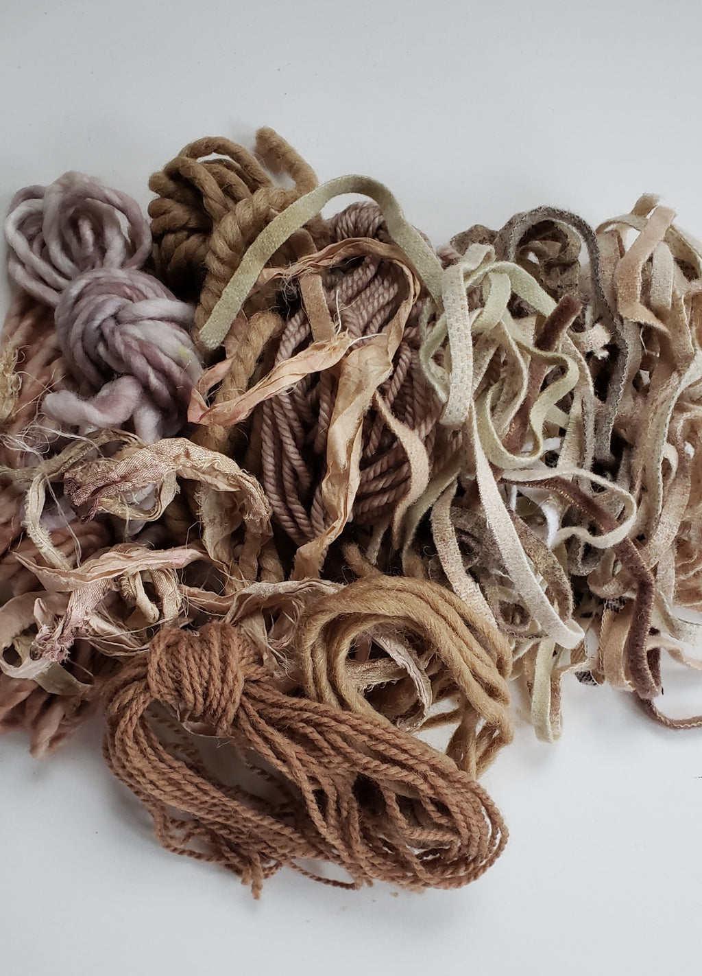 ASSORTED MIX BAG of NEUTRAL Wool Strips/Yarn/Silk for Rug Hooking RSS320 - 3.2 oz/90gr. - Neutrals OOAK- B2